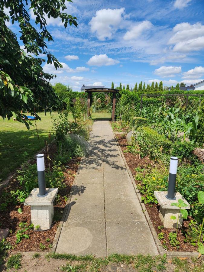 Neumuhler Hof: Spacious Family Retreat with Garden Terrace Schwerin  Exterior photo