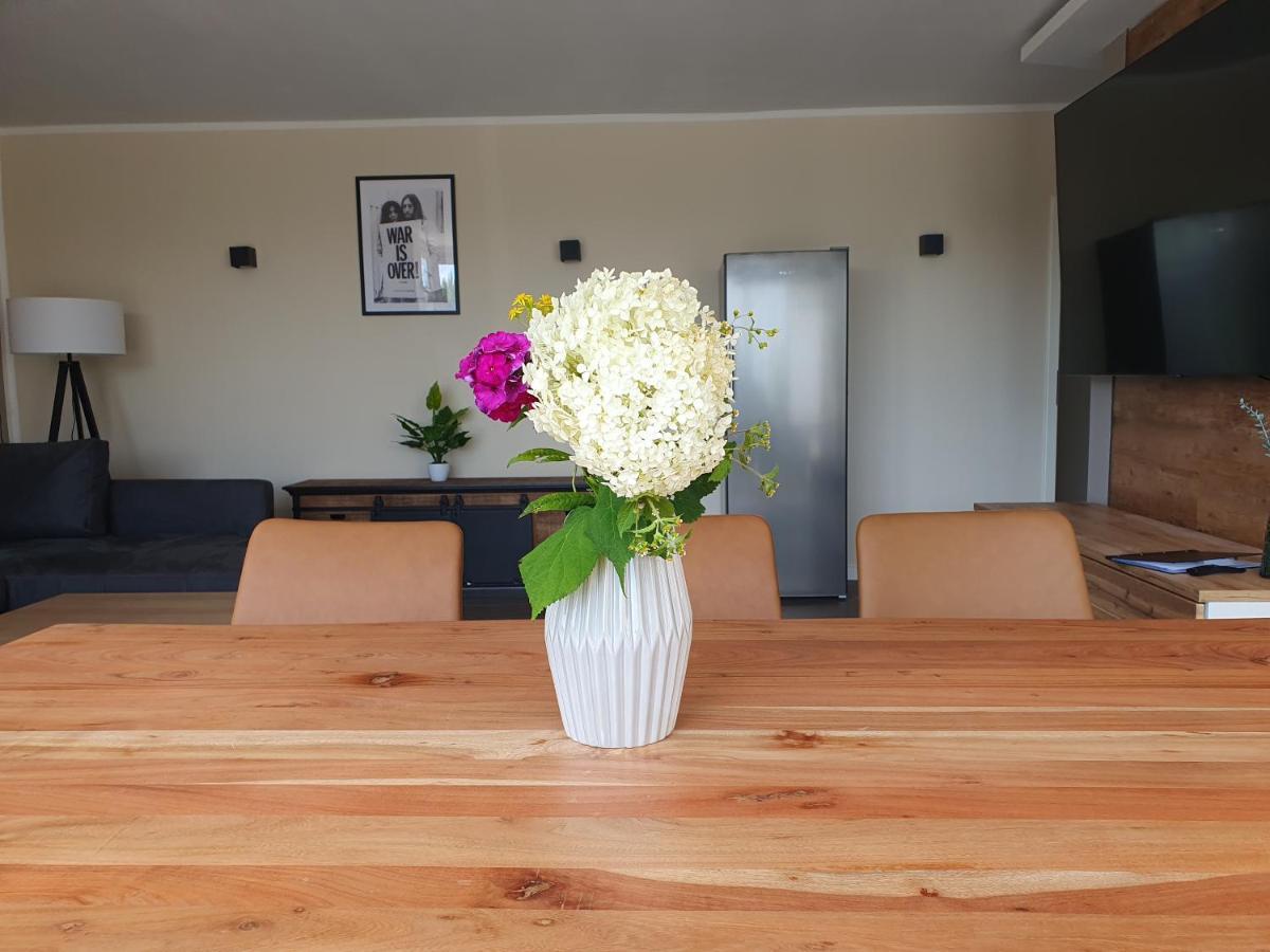 Neumuhler Hof: Spacious Family Retreat with Garden Terrace Schwerin  Exterior photo