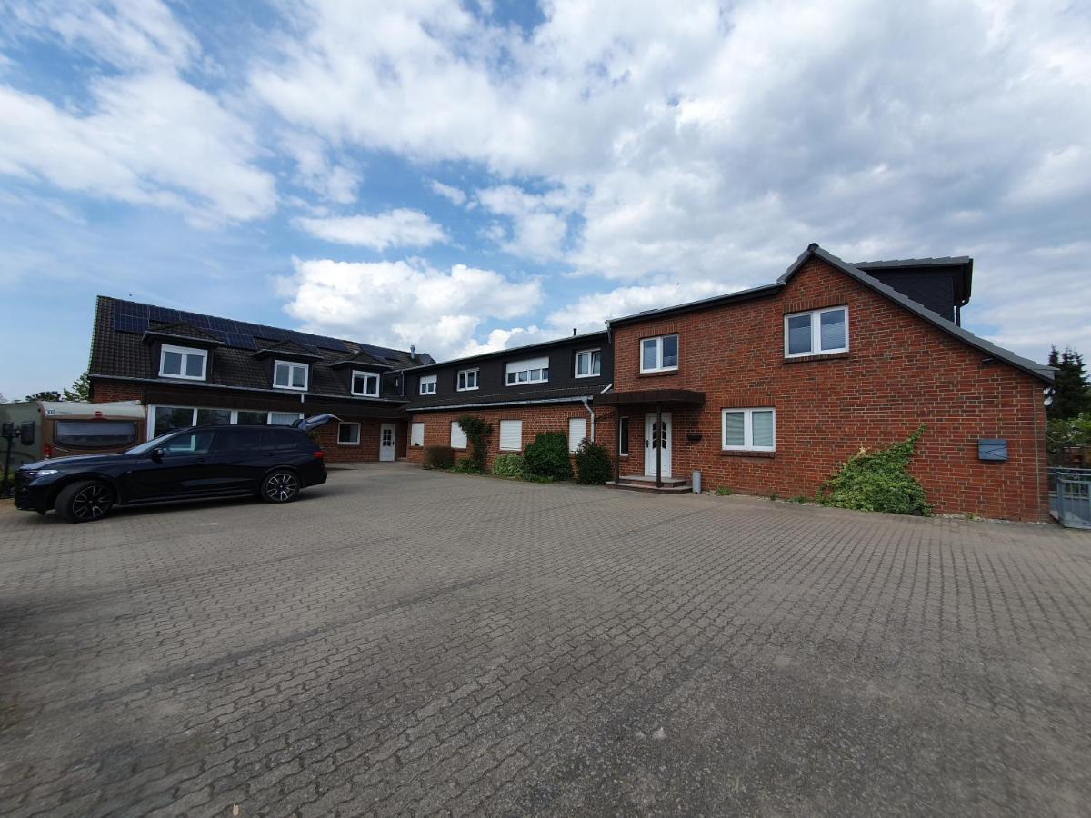 Neumuhler Hof: Spacious Family Retreat with Garden Terrace Schwerin  Exterior photo