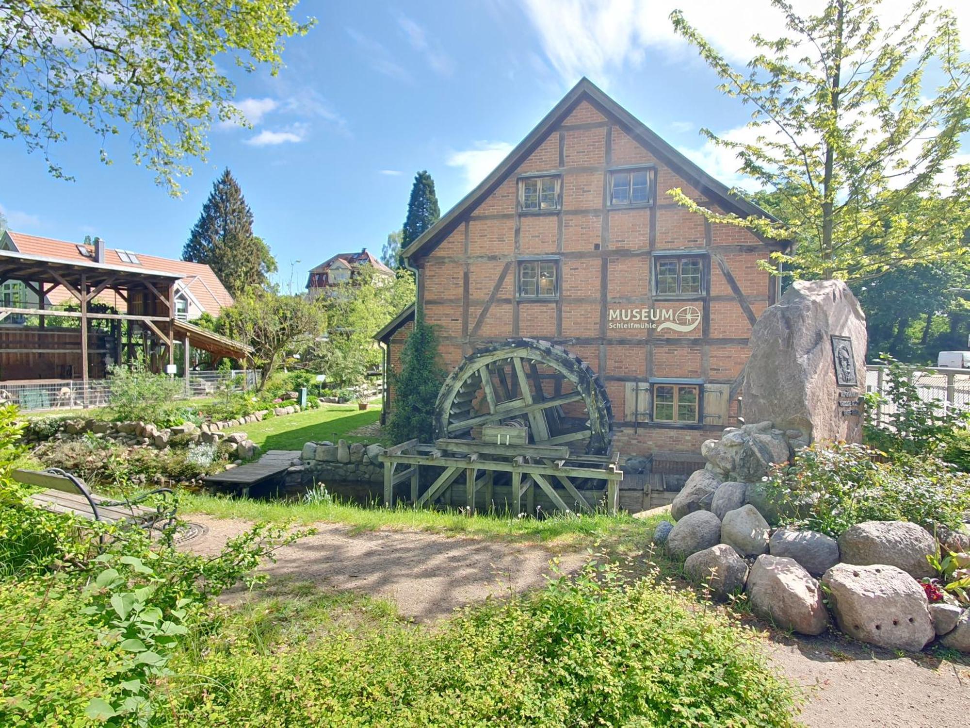 Neumuhler Hof: Spacious Family Retreat with Garden Terrace Schwerin  Exterior photo
